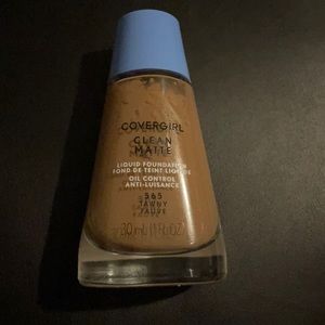 Covergirl Liquid Matte Foundation 565 Tawny